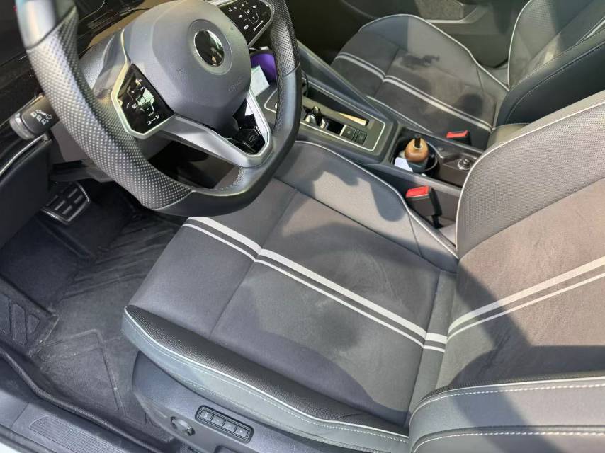 Volkswagen Golf 2022 car image #2