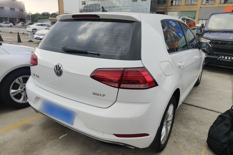 Volkswagen Golf 2019 car image #7