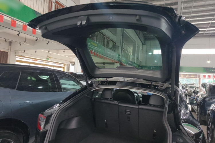 Tesla Model Y 2023 #19 Tesla Model Y 2023 car image #19