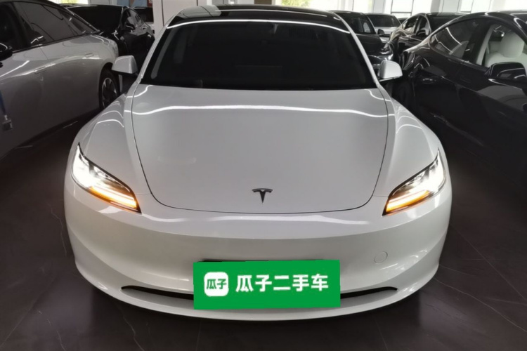 Tesla Model 3 2024 car image #3