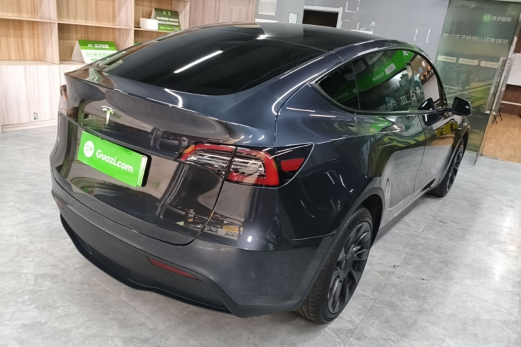 Tesla Model Y 2024 #5 Tesla Model Y 2024 car image #5