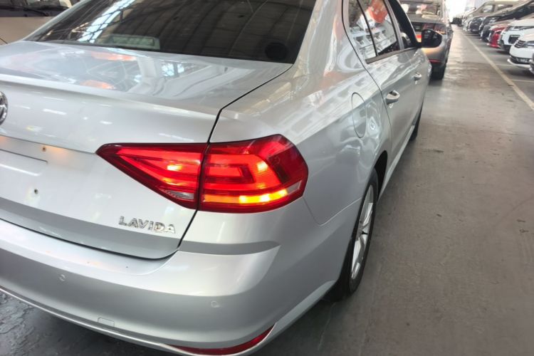 Volkswagen Lavida 2017 car image #8