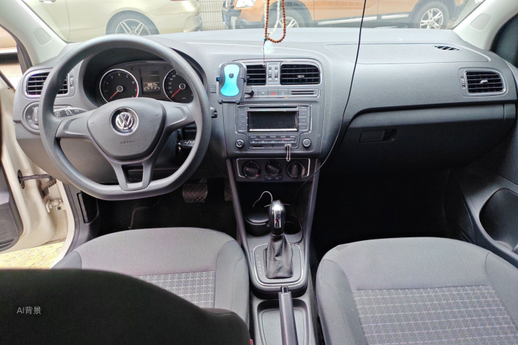 Volkswagen Polo 2015 صورة سيارة #11