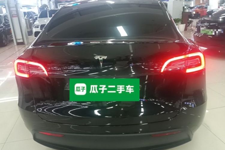Tesla Model Y 2023 immagine di auto #6