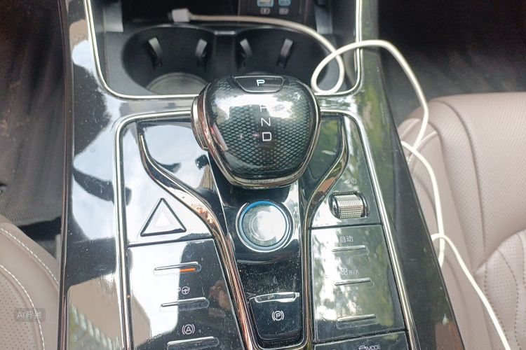 BYD Han 2025 car image #16