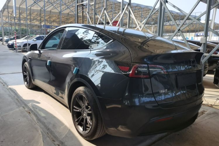 Tesla Model Y 2024 immagine di auto #5