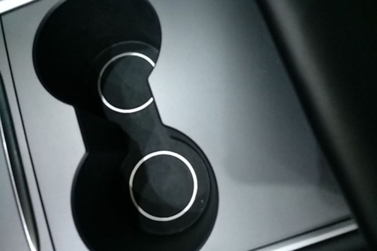 Tesla Model Y 2024 car image #14