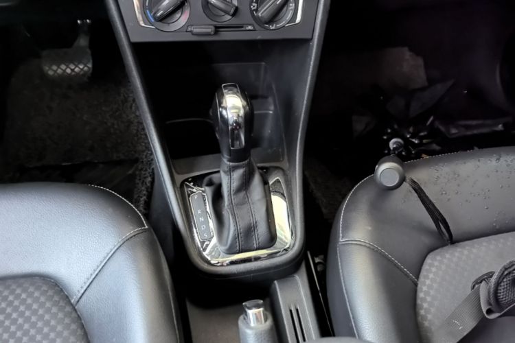 Volkswagen Santana 2016 car image #18