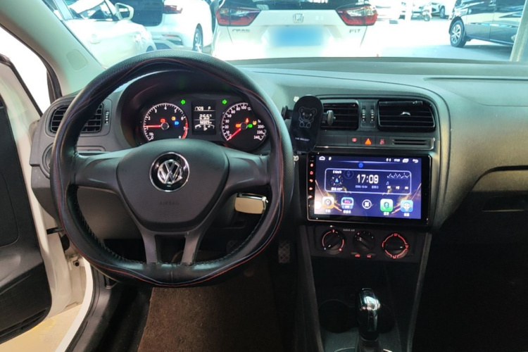 Volkswagen Polo 2018 car image #10