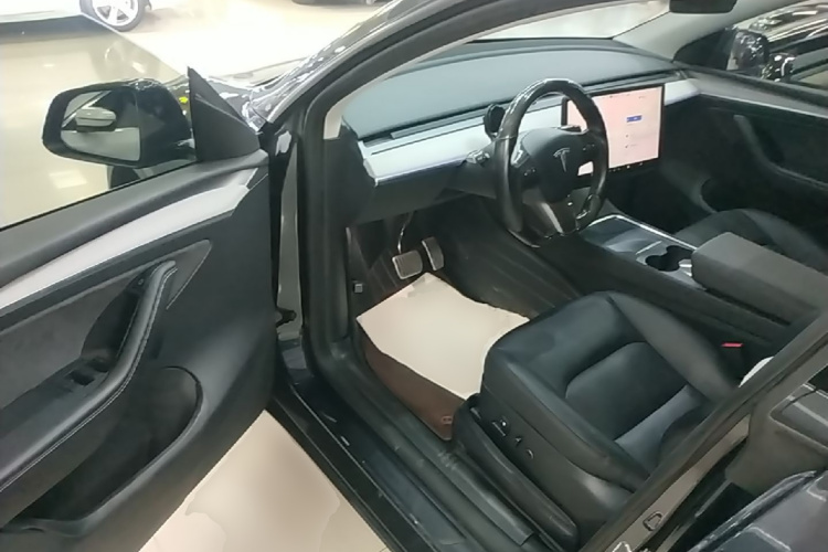 Tesla Model Y 2024 #16 Tesla Model Y 2024 car image #16