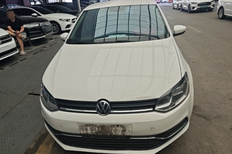 Volkswagen Polo 2016 car image #3