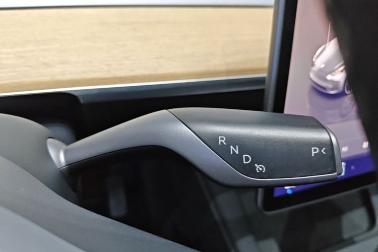 Tesla Model Y 2023 #14 Tesla Model Y 2023 car image #14