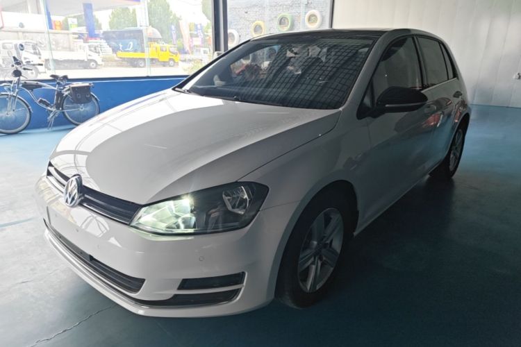 Volkswagen Golf 2017 car image #2