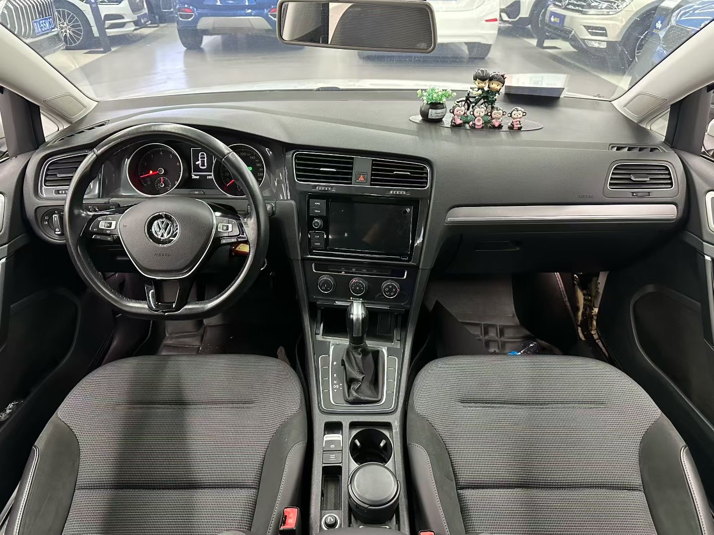 Volkswagen Golf 2019 car image #3