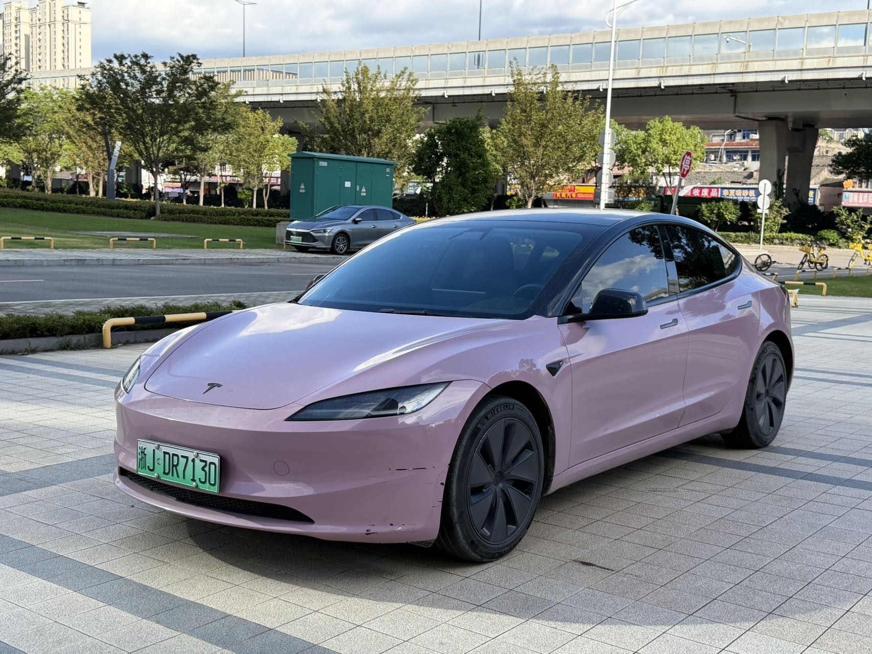 Tesla Model 3 2024 immagine di auto 