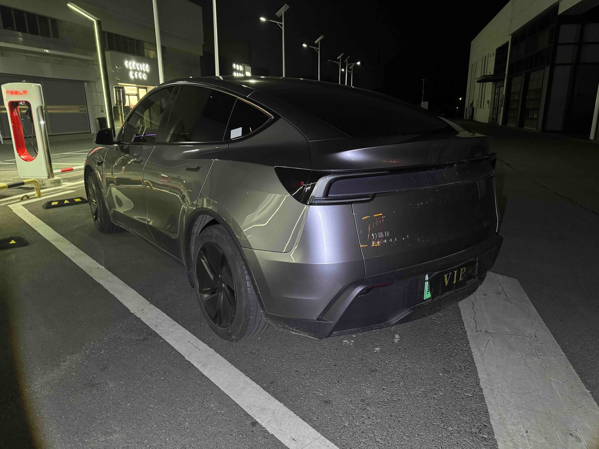 Tesla Model Y 2025 #4 Tesla Model Y 2025 image de voiture #4