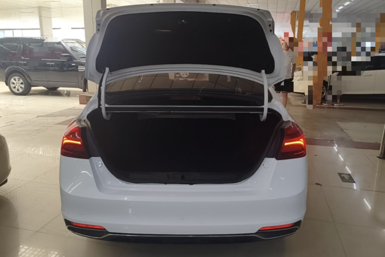 GEELY Emgrand 2019 #19 GEELY Emgrand 2019 car image #19