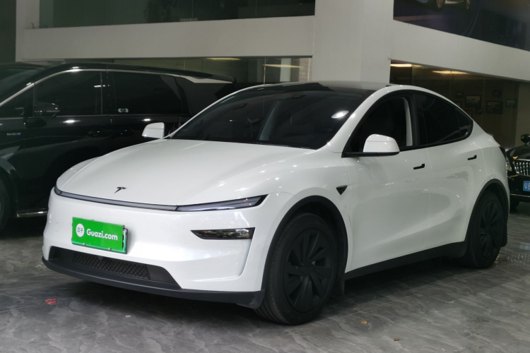 Tesla Model Y 2025 #2 Tesla Model Y 2025 car image #2