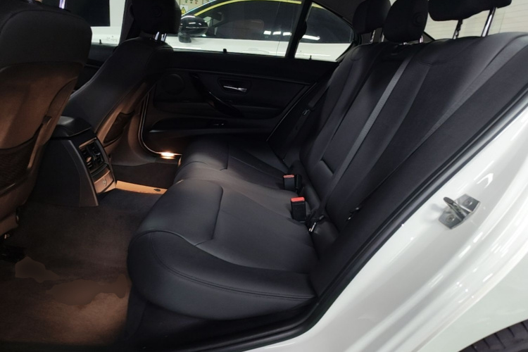 BMW 3 Series 2017 car image #17