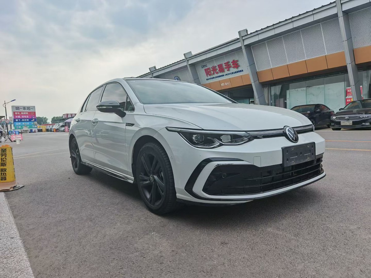 Volkswagen Golf 2022 car image #3