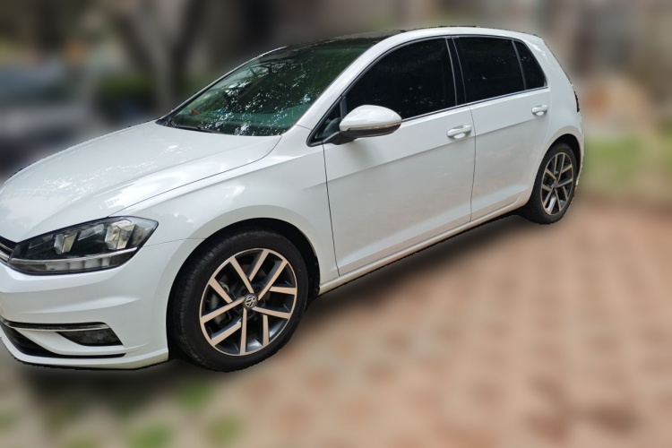 Volkswagen Golf 2020 car image #2