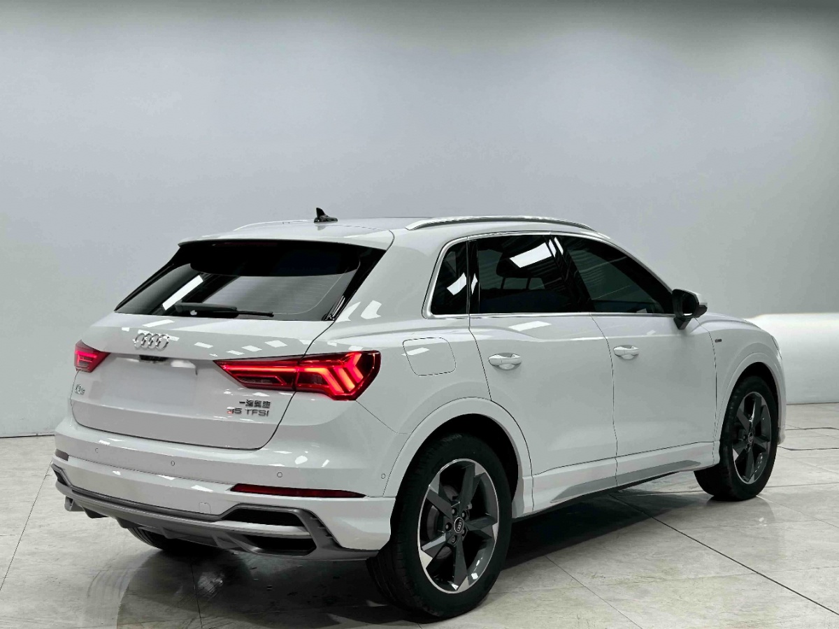 Audi Q3 2022 car image #5