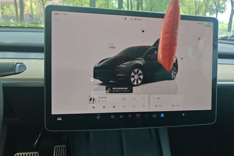 Tesla Model Y 2023 car image #16