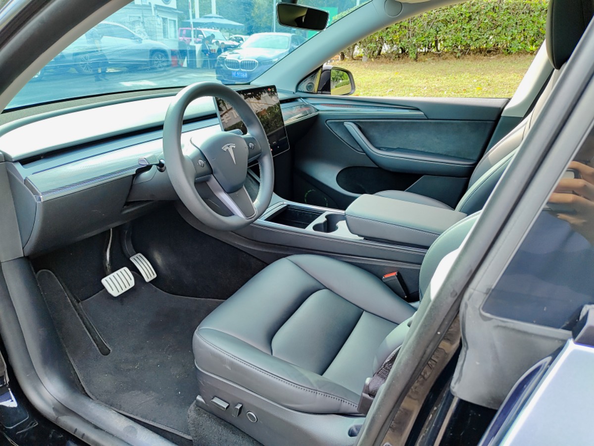 Tesla Model Y 2023 car image #4