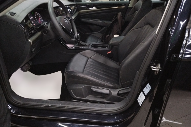 Volkswagen Passat 2024 car image #15