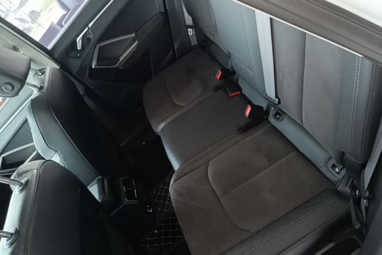 Audi Q3 2023 car image #13