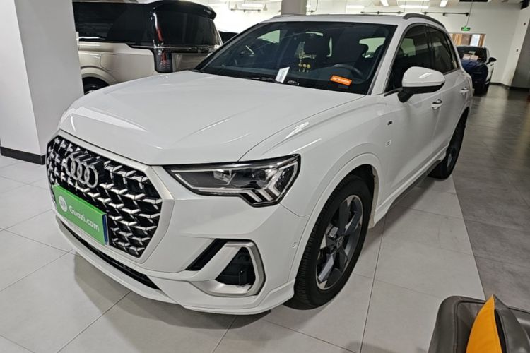 Audi Q3 2024 car image #2