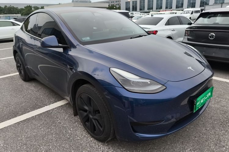 Tesla Model Y 2023 #4 Tesla Model Y 2023 car image #4