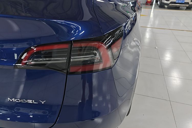 Tesla Model Y 2022 #8 Tesla Model Y 2022 car image #8