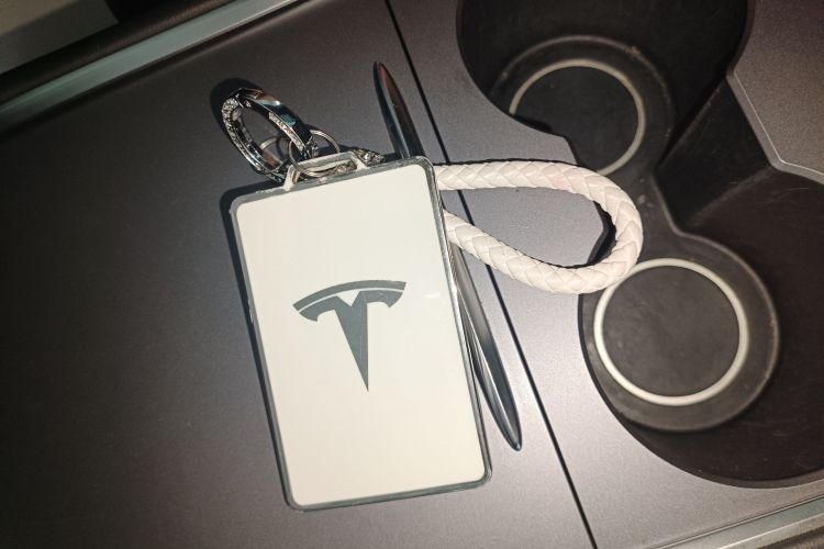 Tesla Model Y 2022 #14 Tesla Model Y 2022 car image #14