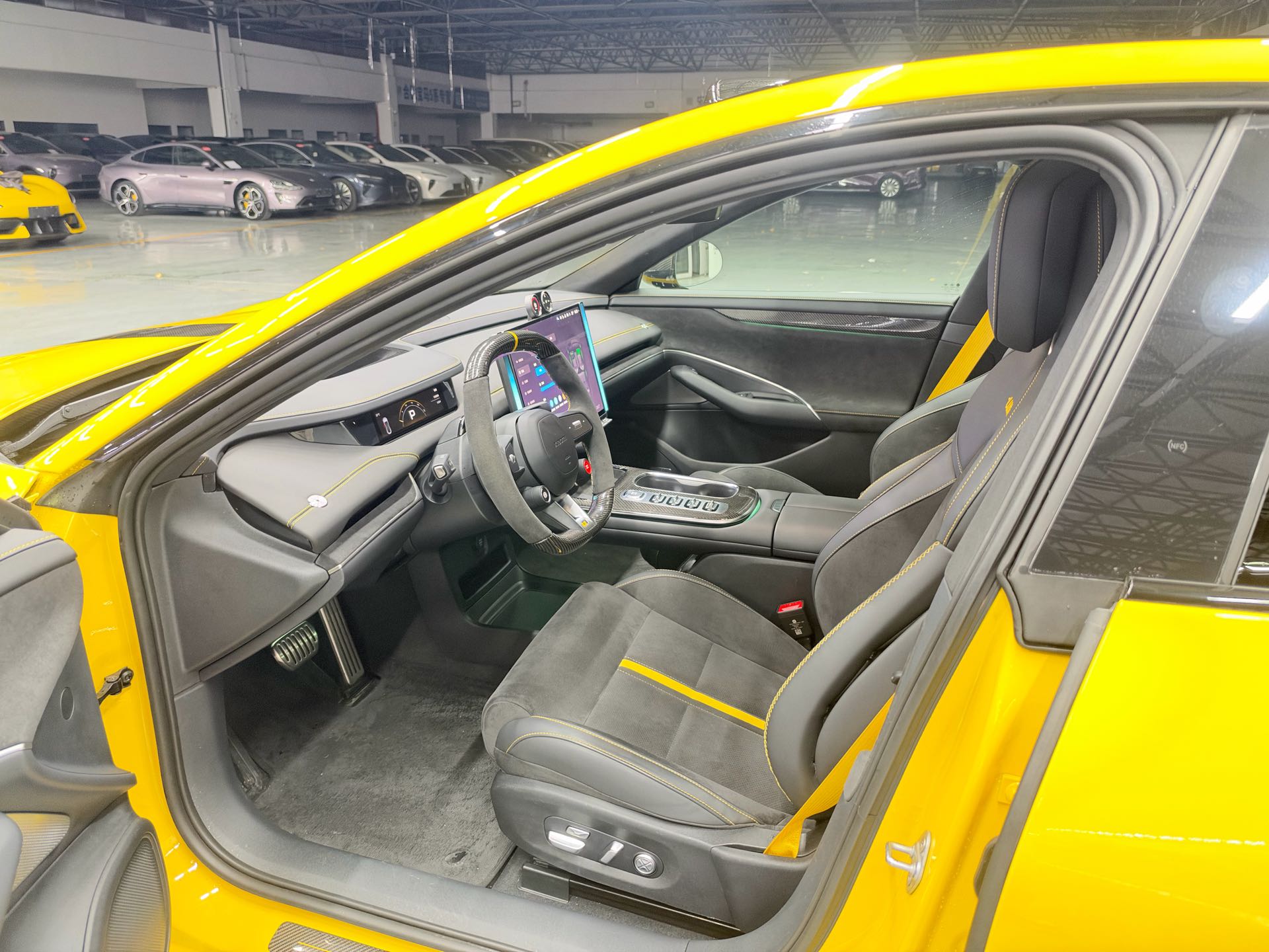 MI SU7 Ultra 2025 #4 MI SU7 Ultra 2025 car image #4