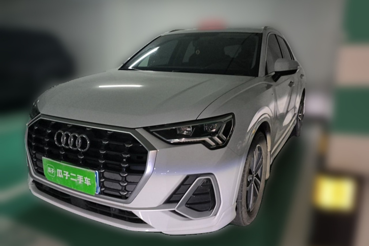 Audi Q3 2022 car image #2