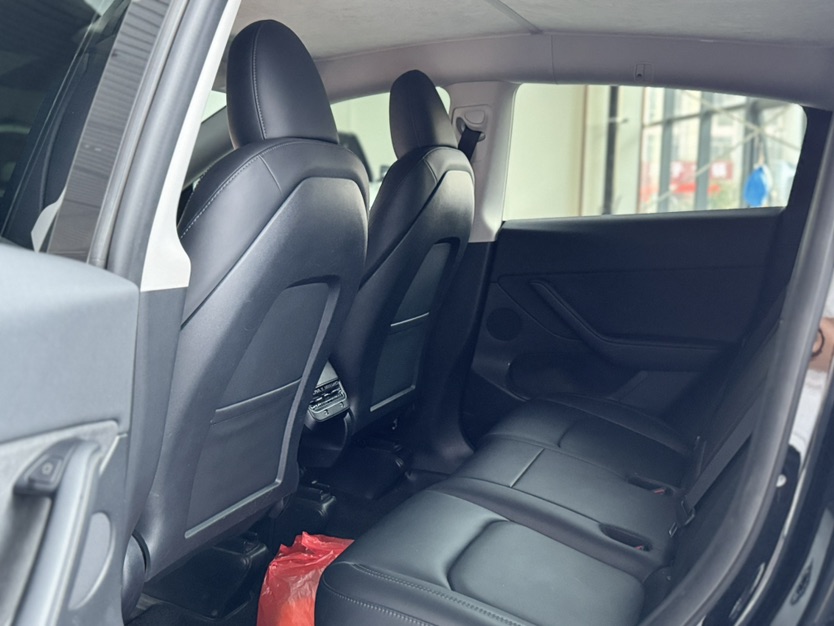 Tesla Model Y 2023 car image #6