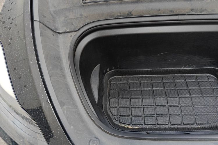 Tesla Model Y 2022 immagine di auto #28