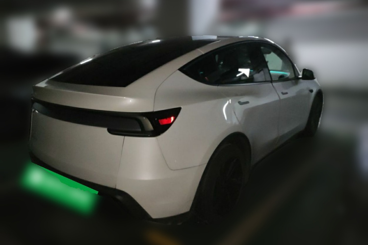 Tesla Model Y 2025 #7 Tesla Model Y 2025 car image #7