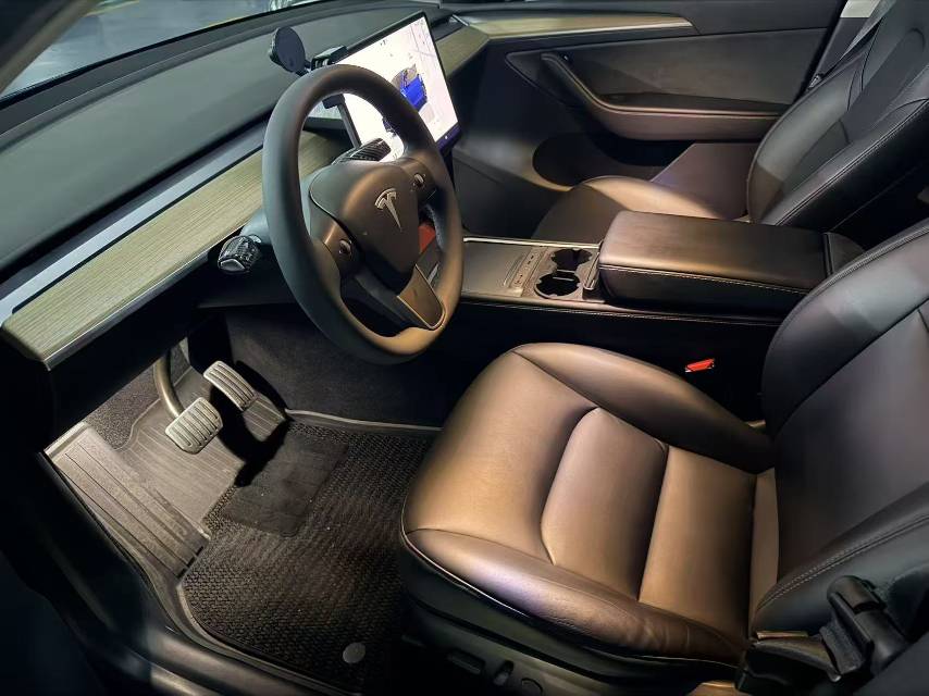 Tesla Model Y 2022 car image #2