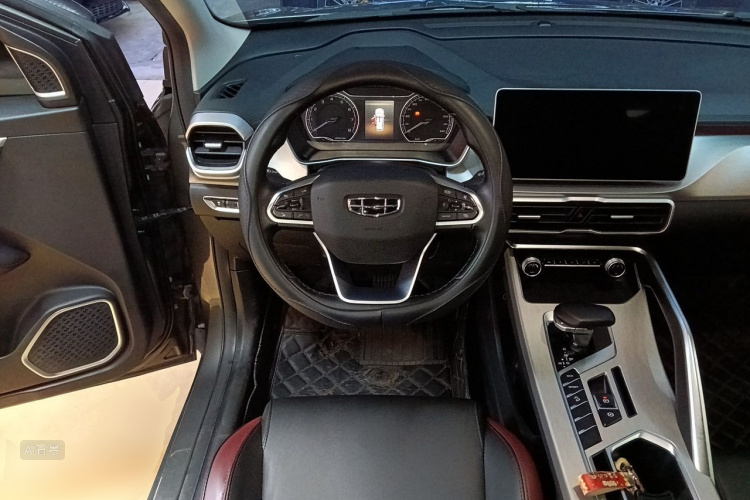 GEELY Coolray 2023 car image #12