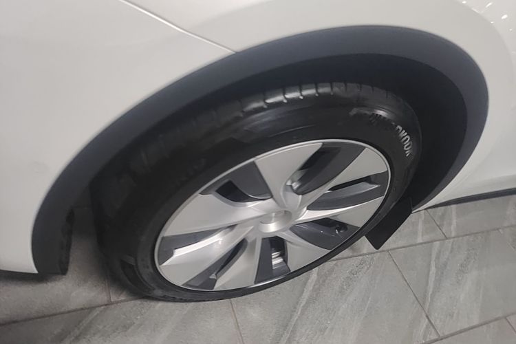 Tesla Model Y 2023 #9 Tesla Model Y 2023 car image #9
