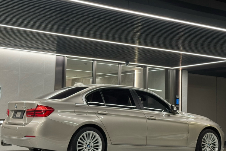 BMW 3 Series 2018 #11 BMW 3 Series 2018 car image #11