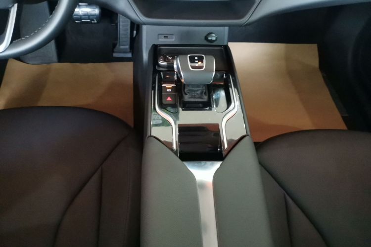 HongQi E-QM5 2023 car image #18