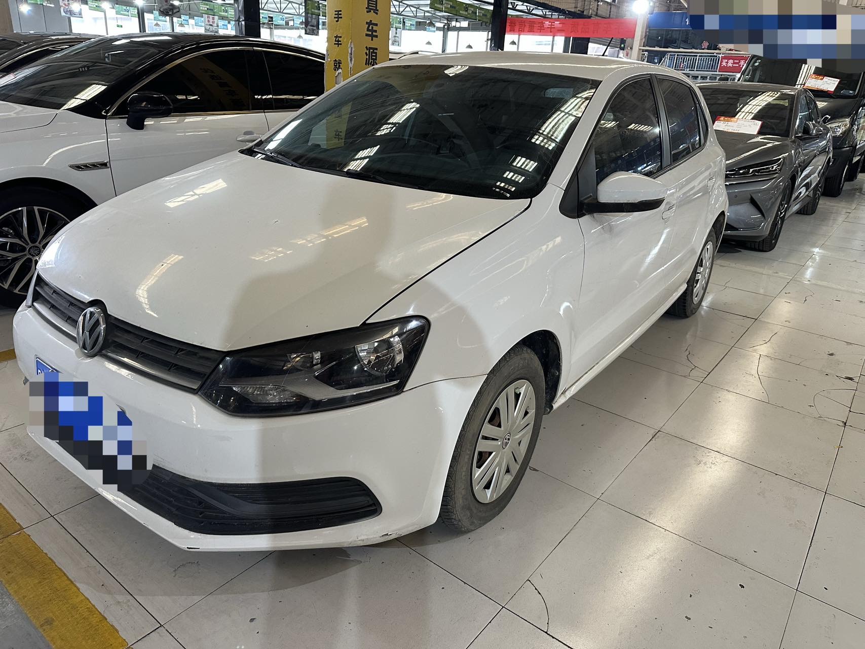 Volkswagen Polo 2015 car image #2