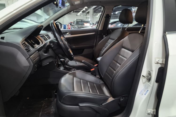 Volkswagen Lavida 2018 car image #15