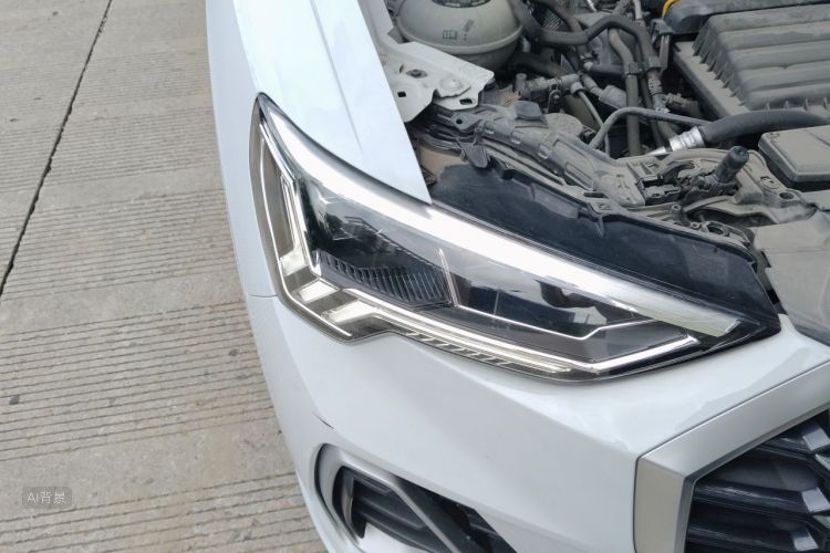 Audi Q3 2022 car image #8