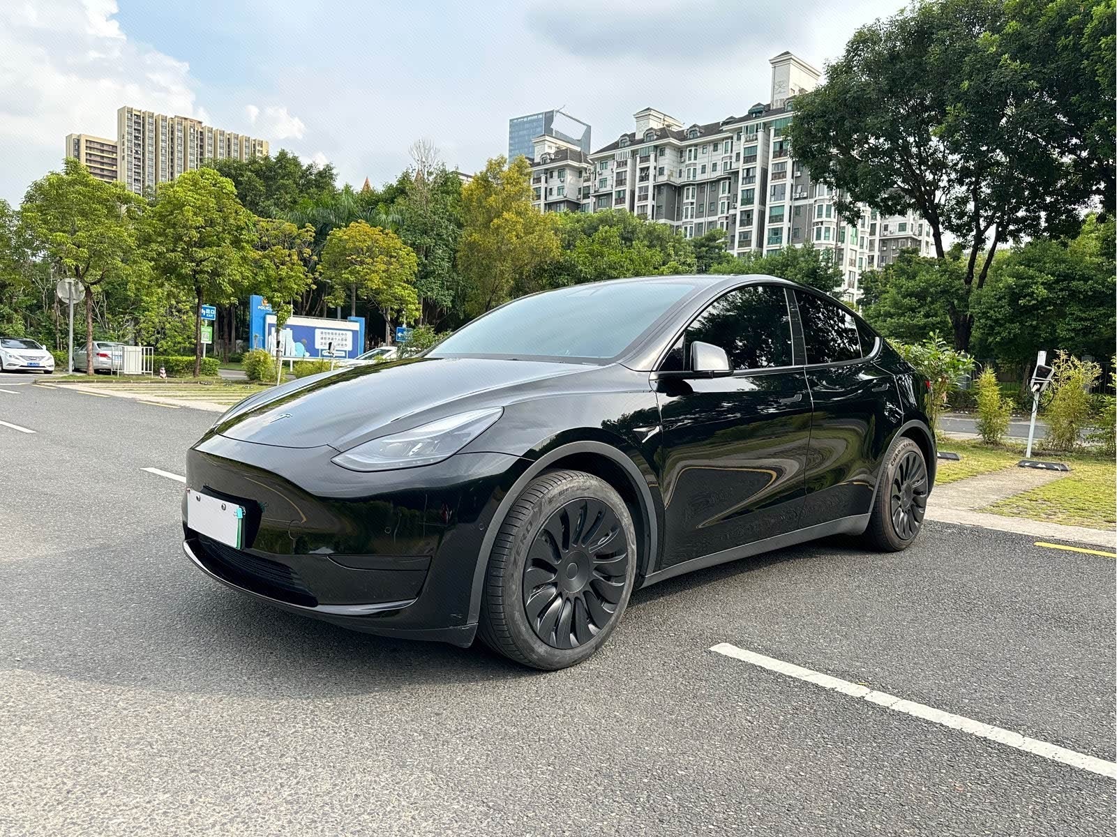 Tesla Model Y 2023 car image 