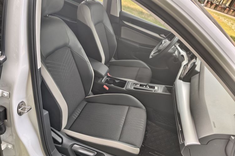 Volkswagen Golf 2022 car image #24