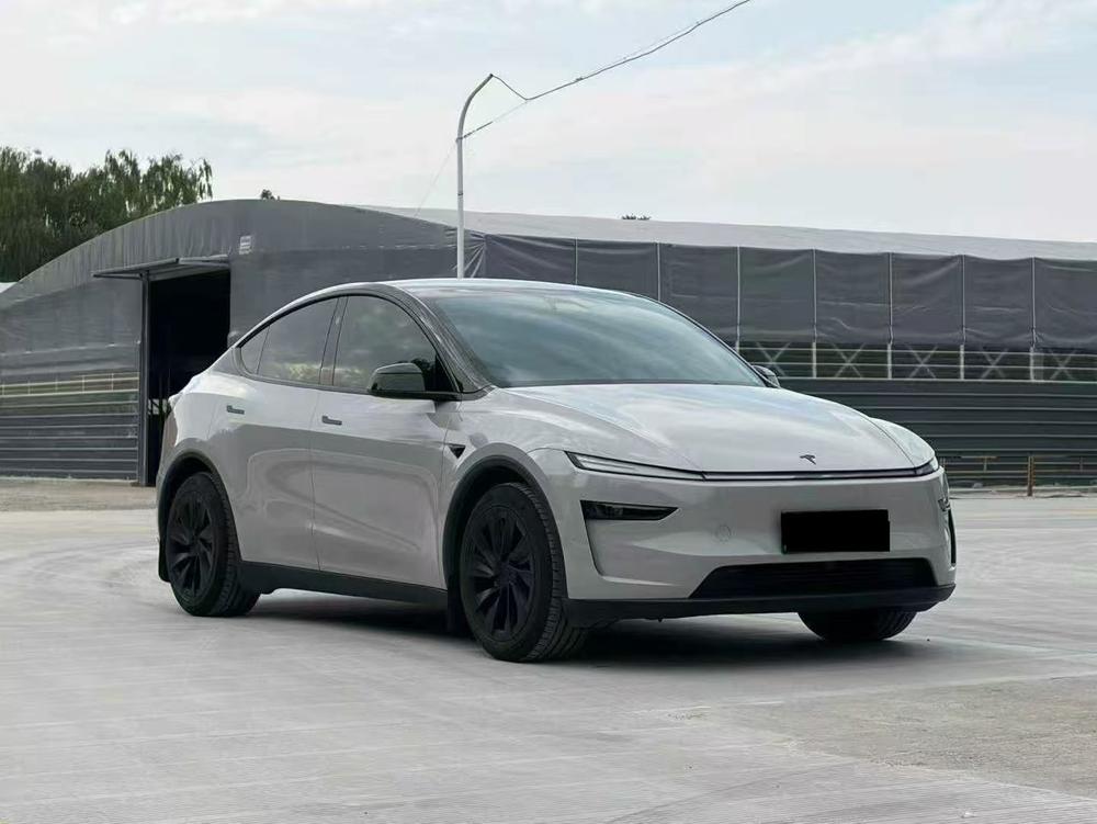 Tesla Model Y 2025 #3 Tesla Model Y 2025 صورة سيارة #3